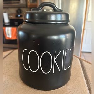 🤩🤩Adorable Rae Dunn black ceramic “COOKIES” canister.